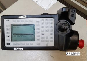 ABB Teach oendant IRC4 modernizare celula robotizata de lipit in industria automotive